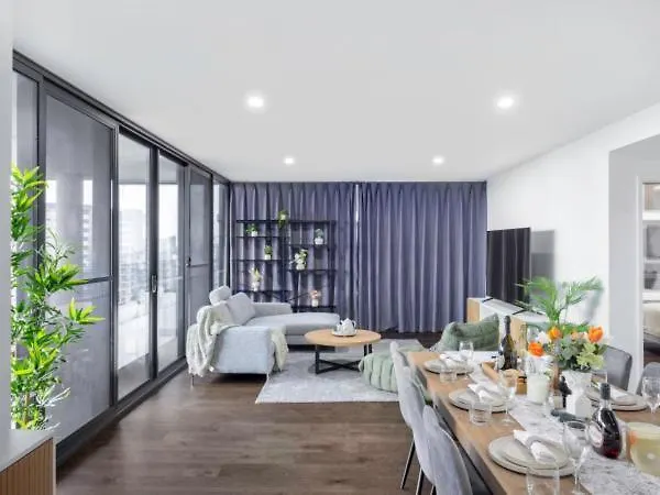 Spacious Central 4Br Apt 2 Carparks Pool Gym Brisbane